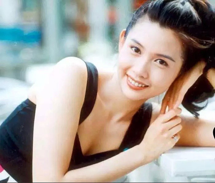 比基尼、制服、黑丝、翘臀...30年前的香港女明星，尺度都这么大吗？（组图） - 30