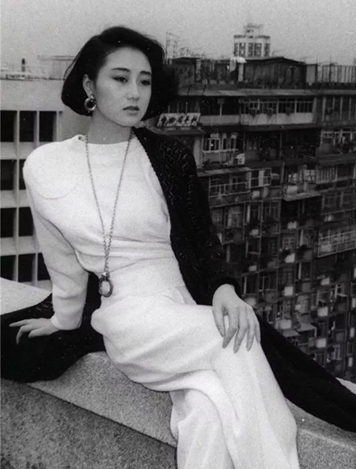比基尼、制服、黑丝、翘臀...30年前的香港女明星，尺度都这么大吗？（组图） - 77