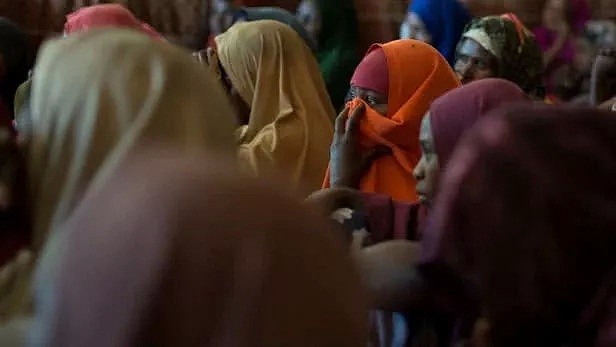 可怕！索马里两姐妹被强行割礼 持续流血24小时后死亡（组图） - 1