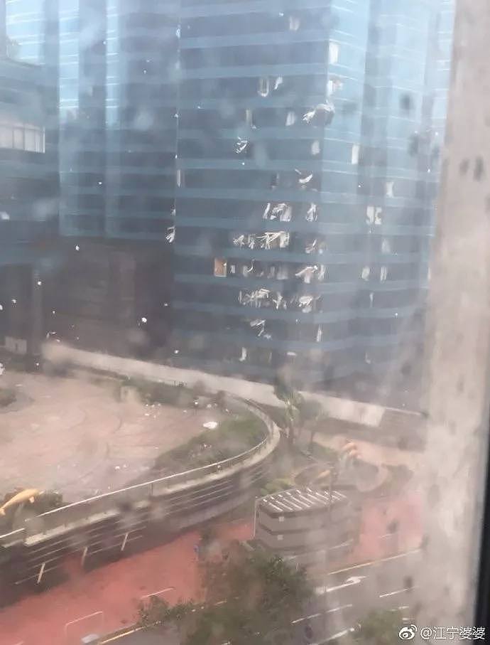 超恐怖！一堆大楼都在晃！空调外机砸一地！14级台风山竹横扫广东！（组图/视频） - 16