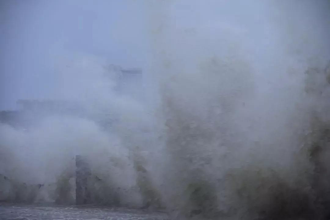 超恐怖！一堆大楼都在晃！空调外机砸一地！14级台风山竹横扫广东！（组图/视频） - 27