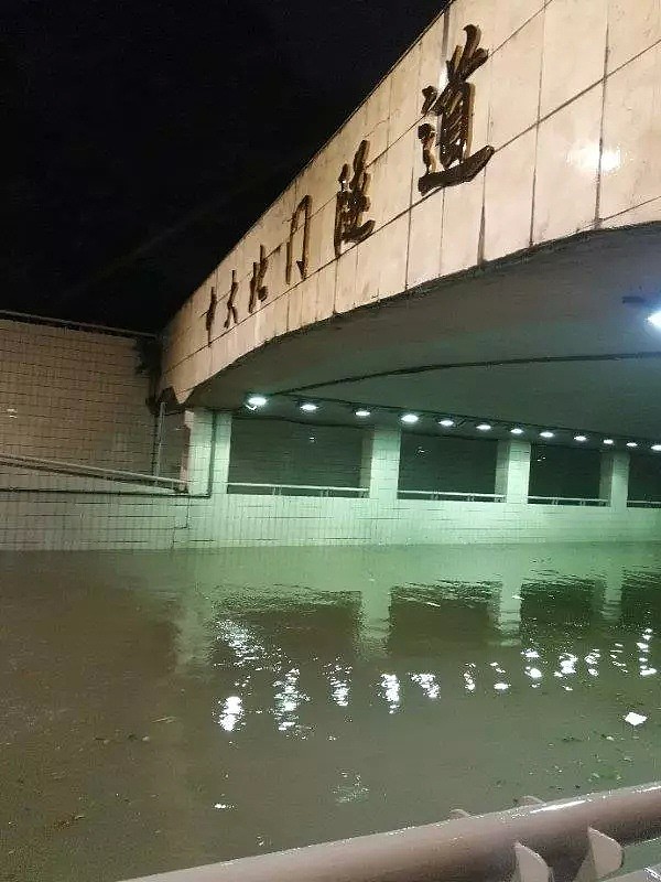 “山竹”已致广东4人死亡、江水倒灌，香港超200人受伤！现进入广西…（组图） - 17