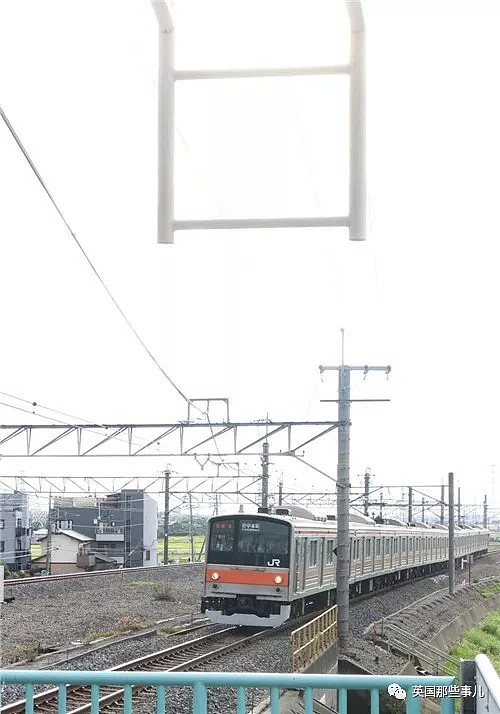 拍火车变成搞破坏…日本这群火车摄影迷，简直要把路人气炸！（组图） - 11