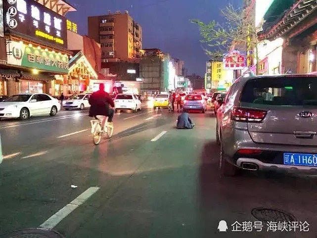 沈阳警察在街头的一个举动，惊呆了“台湾前文化部长”（组图） - 2