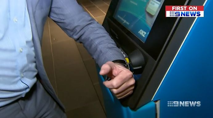澳新银行推智能手机ATM取钱，终于进入无卡时代！网友：中国几年前就已实现了... - 5