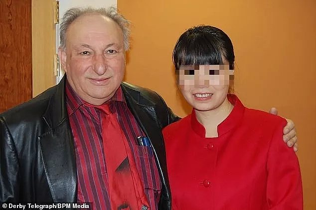 中国妻子被拒登机，78岁英国老公愤投诉被客服讥笑（组图） - 2
