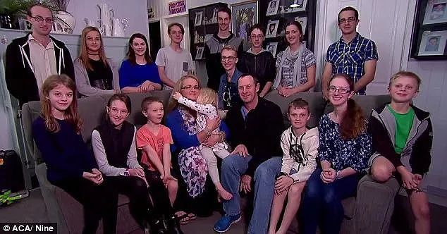 惊人！这对夫妻有16位子女，现在49岁了还要生，成全澳最大家庭！是啥让他们如此执着...（组图） - 9