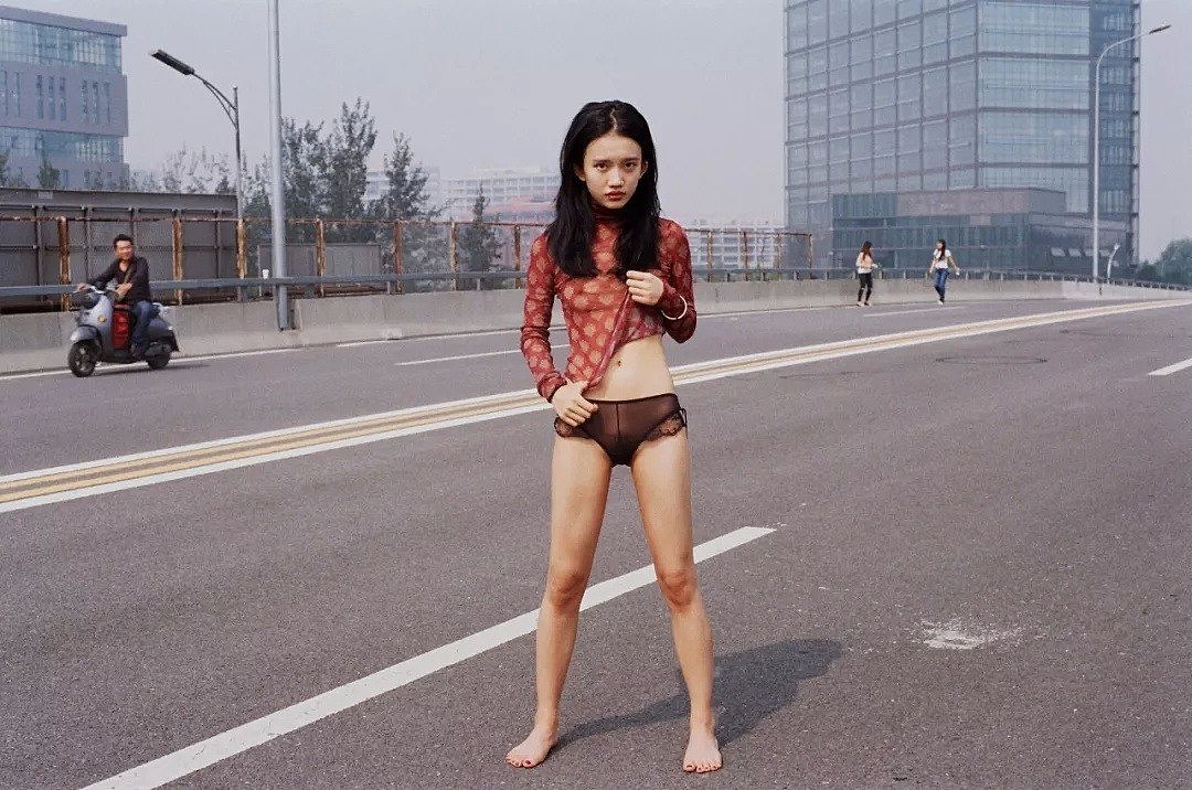 中国少女写真第一人 10年拍摄了200个女孩，刷新了西方对中国女孩的认识（视频/组图） - 4