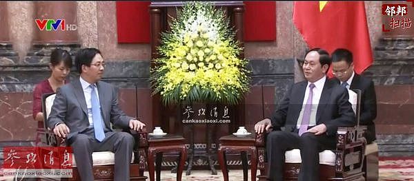 资料图：陈大光与洪小勇大使会谈。