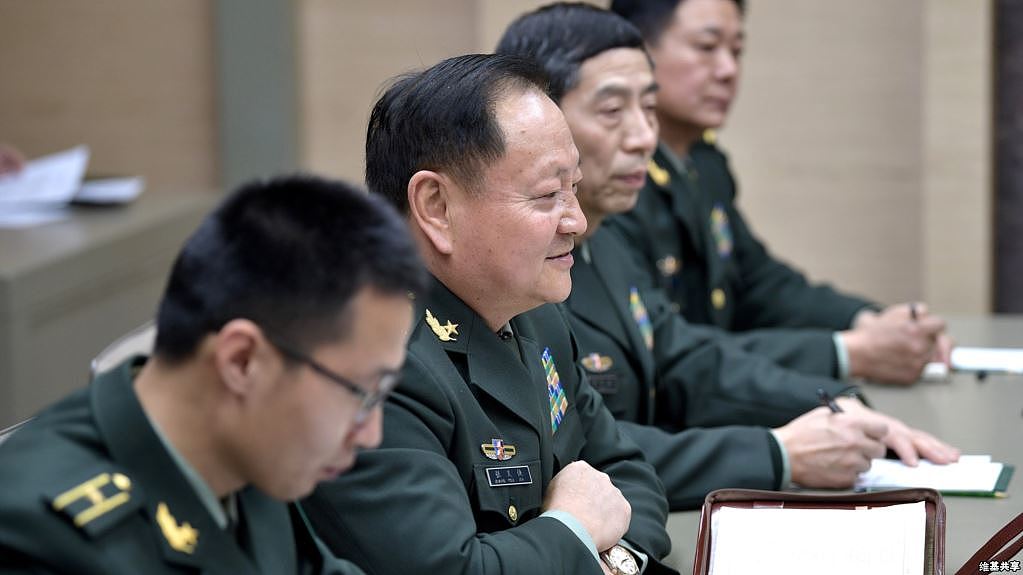 中国军方装备发展部负责人李尚福成为首位遭外国制裁的中共将领。图为李尚福(右二)2017年12月7日在克里姆林宫。(维基共享 - 俄罗斯联邦总统网站照片)