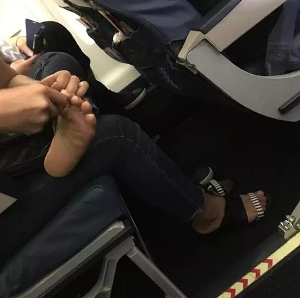抠脚换裤子，座位上尿尿，打灰机...这些乘客，真的可以无耻到爆啊...（组图） - 14