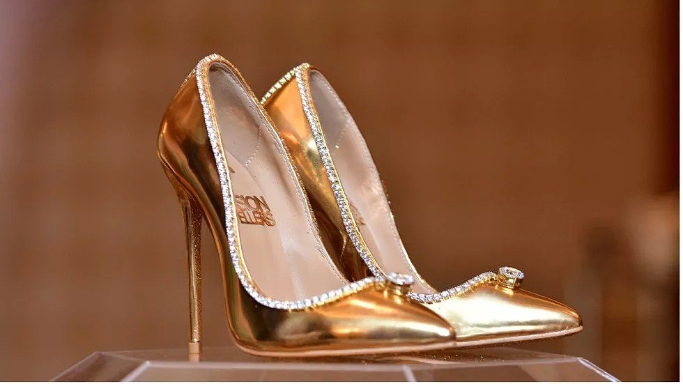 世界上最贵的鞋现身迪拜：价值一亿，镶着15克拉大钻和200多颗小钻石（组图） - 11