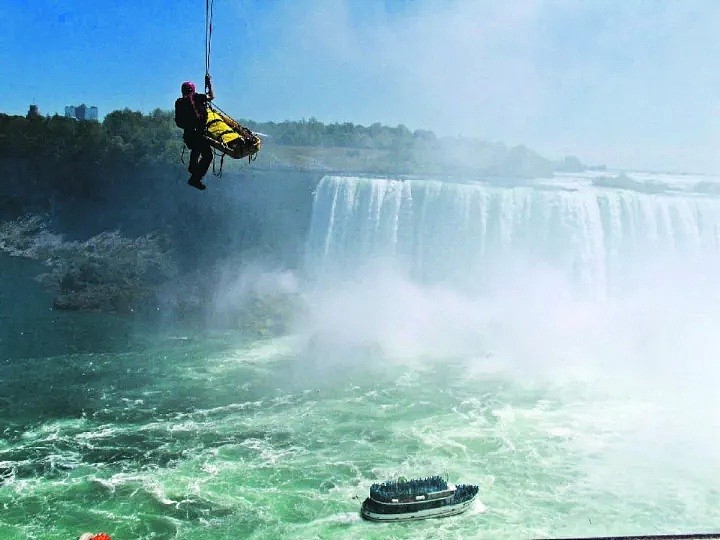 中国游客在尼亚加拉大瀑布翻越护栏，为了拍张游客照，也是拼了（组图） - 17