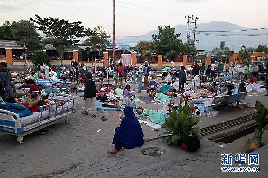 印尼强震引发海啸，死亡人数增至384人！遗体遍布沿岸（视频/组图） - 6