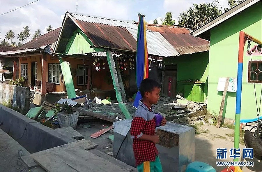 印尼强震引发海啸，死亡人数增至384人！遗体遍布沿岸（视频/组图） - 7