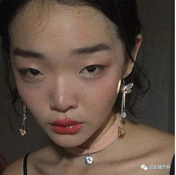 18岁的她，脸上全是亚洲人最嫌弃的缺陷，却成为LV、Gucci争夺的宠儿（组图） - 10