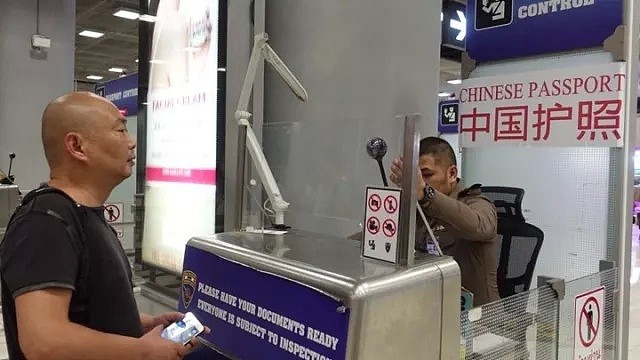 疑因拒给小费，中国男游客在泰国机场被保安狂扇耳光！最后被拒入境遣返回国（视频/组图） - 25