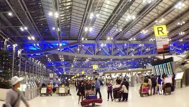 疑因拒给小费，中国男游客在泰国机场被保安狂扇耳光！最后被拒入境遣返回国（视频/组图） - 40
