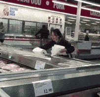 吵翻了！华人女子在Costco拿包装袋和厨房纸，遭人拍下视频！（视频/组图） - 6
