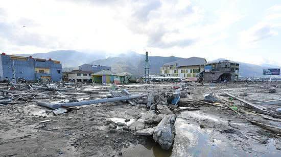 外媒：印尼强震及海啸遇难人数升至1200人（视频/图） - 1