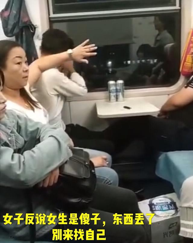 “滚！我抽烟咋地啦”女子列车上抽烟，女大学生阻止反遭谩骂撕扯（视频/组图） - 5