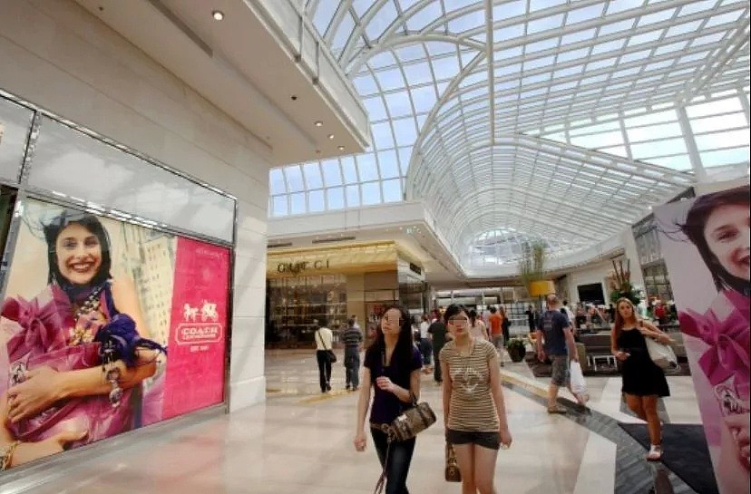 全澳最大购物中心被指歧视！中国女孩：“我们排队被拒载，摆渡车却拉走无票白人！”商场这么回应...（组图） - 7