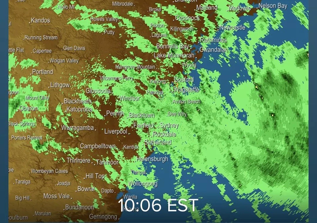 悉尼暴雨强风冻成狗！半个月只有2天晴！150人报警求救，道路被淹，网友：“这雨下的比娴妃黑化那天还要大！”（组图） - 34