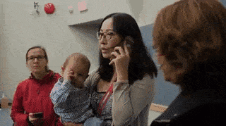 华人妈妈怀抱婴儿被白人政客一把推出门外，主流媒体叫嚣：全是她的错！（视频/组图） - 13