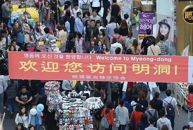 “瞧，中国人又回来了”，韩国乐天等多家免税店被挤爆，业绩破历史纪录（组图） - 4