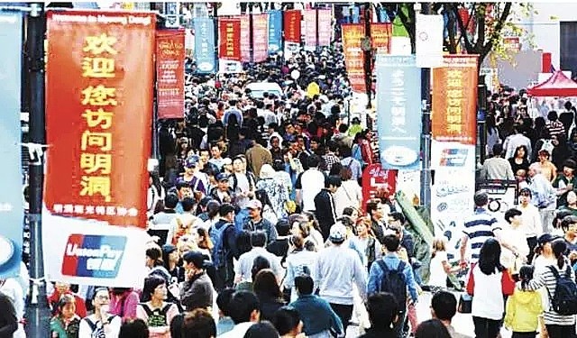 “瞧，中国人又回来了”，韩国乐天等多家免税店被挤爆，业绩破历史纪录（组图） - 5