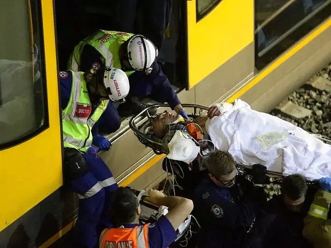 悉尼火车撞死人！事主被夹站台与火车缝隙间，华人目击者讲述亲历（视频/组图） - 30