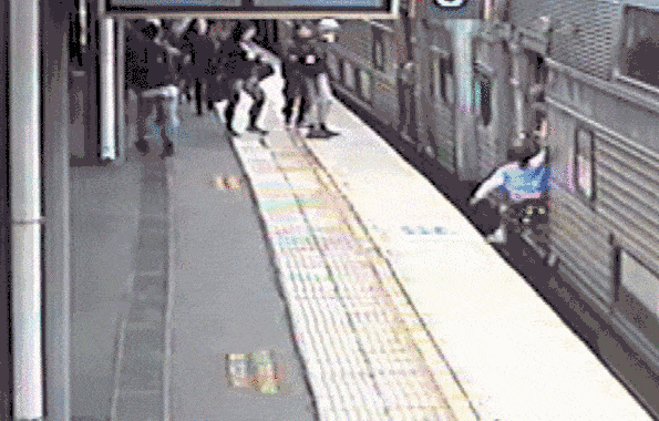 悉尼火车撞死人！事主被夹站台与火车缝隙间，华人目击者讲述亲历（视频/组图） - 39