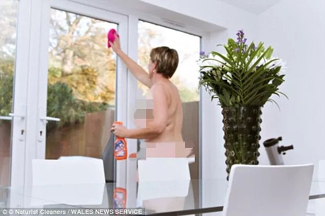 赤身裸体在客户家里打扫卫生，英国越来越流行的“裸体清洁工”（组图） - 8
