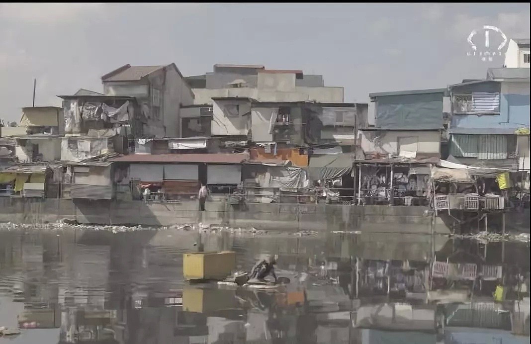 住坟地、吃剩饭、捡垃圾，曾经的“亚洲纽约”如今成人间地狱（组图） - 9