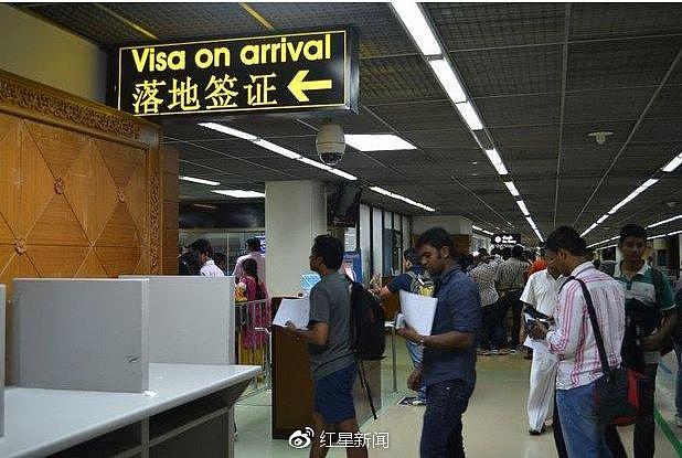 中国游客泰国机场拒付小费被打进展：机场四官员因涉嫌贪污被调查
