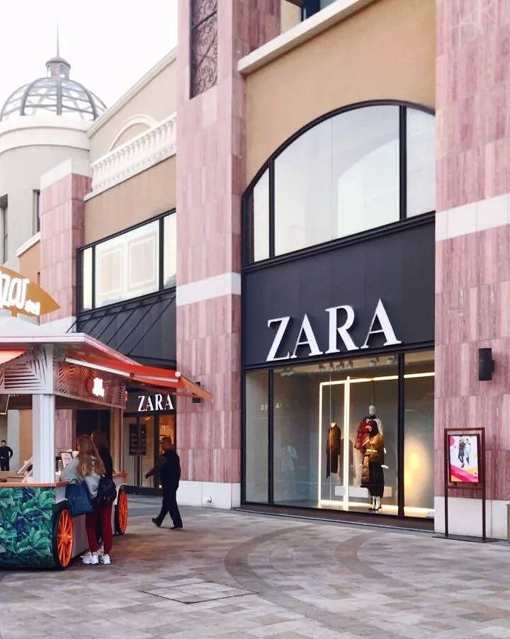 中国女星Zara买衣服被当成小偷，当场摔东西走人！网友：中国留学生在海外还被Zara绑在地下室，差点取消签证！ - 7
