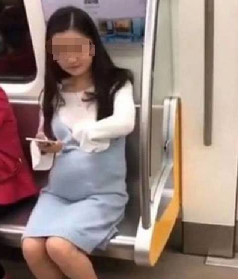 姑娘地铁上急忙给孕妇让座，可随后的事让她很气愤！（组图） - 3