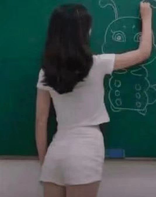 90后女老师穿“短裙”上课走红 网友：不想下课（组图） - 2