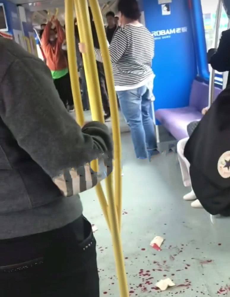 小伙轻轨上给女子让座被打满脸血，动手的竟是自己媳妇和岳父（视频/组图） - 2