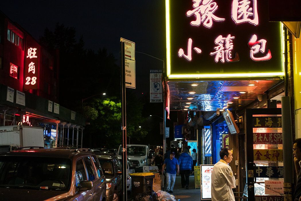 40路上几乎全是中国人，街上的饭店招牌通常一句英文也没有。