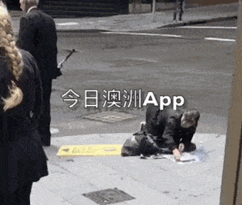 这群跪地乞讨的华人大妈，已经从墨尔本一路跪到悉尼了！街头乞讨却拒绝媒体帮助...（视频/组图） - 1