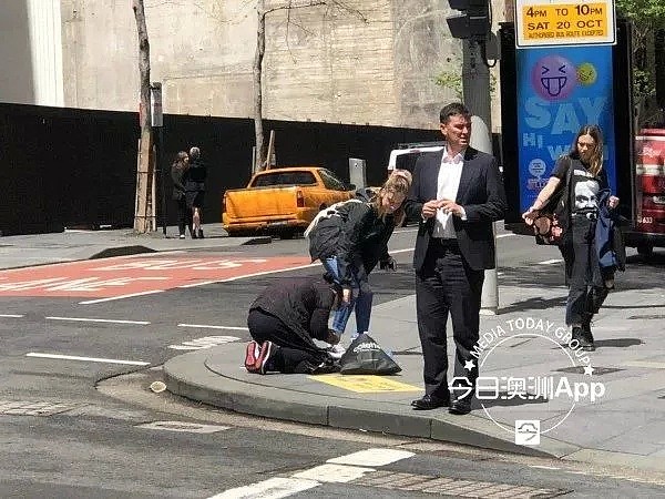 这群跪地乞讨的华人大妈，已经从墨尔本一路跪到悉尼了！街头乞讨却拒绝媒体帮助...（视频/组图） - 7