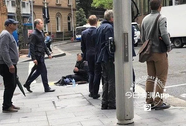 这群跪地乞讨的华人大妈，已经从墨尔本一路跪到悉尼了！街头乞讨却拒绝媒体帮助...（视频/组图） - 11
