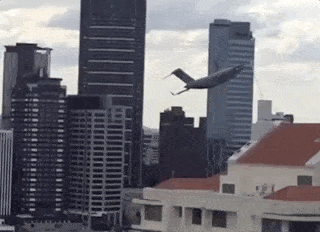 澳洲闹市惊现神秘飞机，似要撞向办公楼！目击者惊慌：难道911重现？（视频/组图） - 12