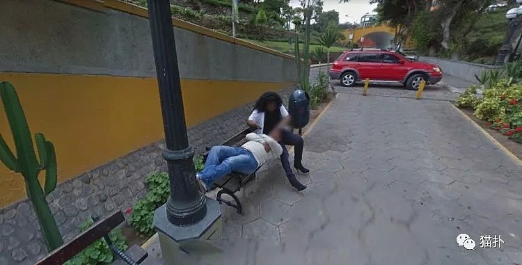 扎心！男子用街景地图导航，却发现别的男人躺在老婆的腿上（组图） - 4
