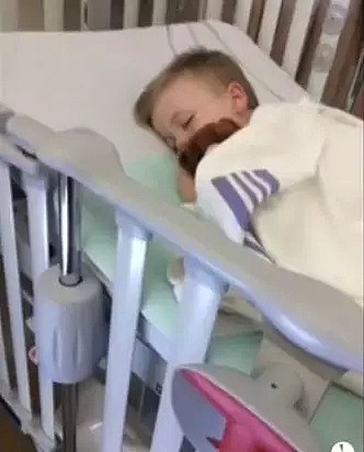3岁宝宝按医嘱吃药 第二天躺在床上一动不动 爸爸抱起来后吓傻了（组图） - 5