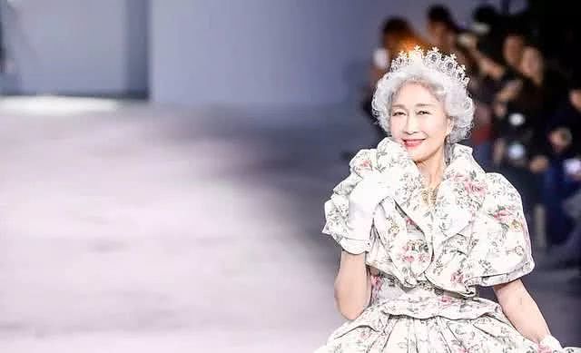 70岁中国旗袍奶奶，夺得选美冠军，惊艳纽约时装周！（组图） - 23