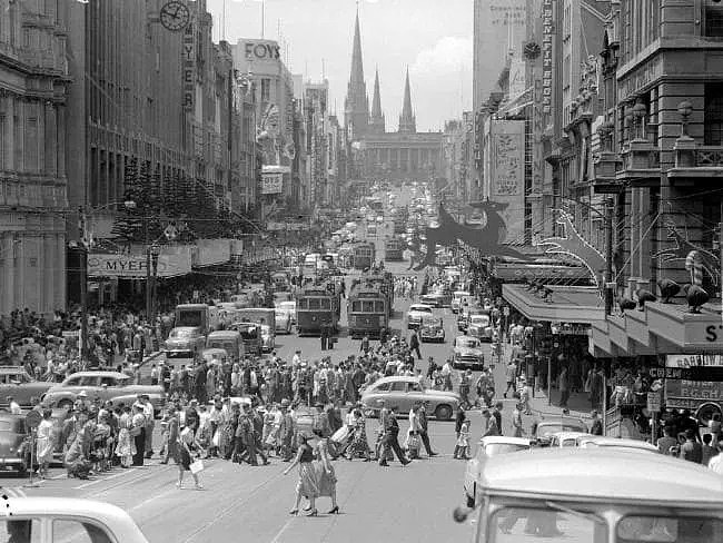 惊现68年前的墨尔本老照片！穿越回1950年的墨尔本街巷！ - 3