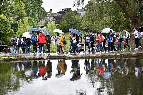 中国游客挤爆康桥，剑桥吐槽吃不消：“被中国人淹没、要自毁”，拟计划限制中国人数...（组图） - 15