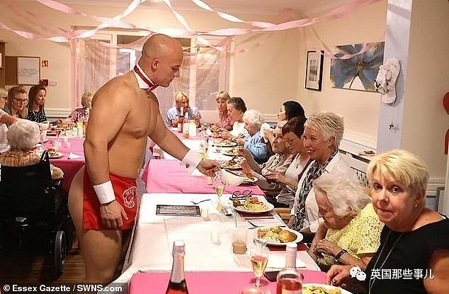 89岁老奶奶强烈要求看小鲜肉…养老院护工为她请来一堆半裸男仆（组图） - 9